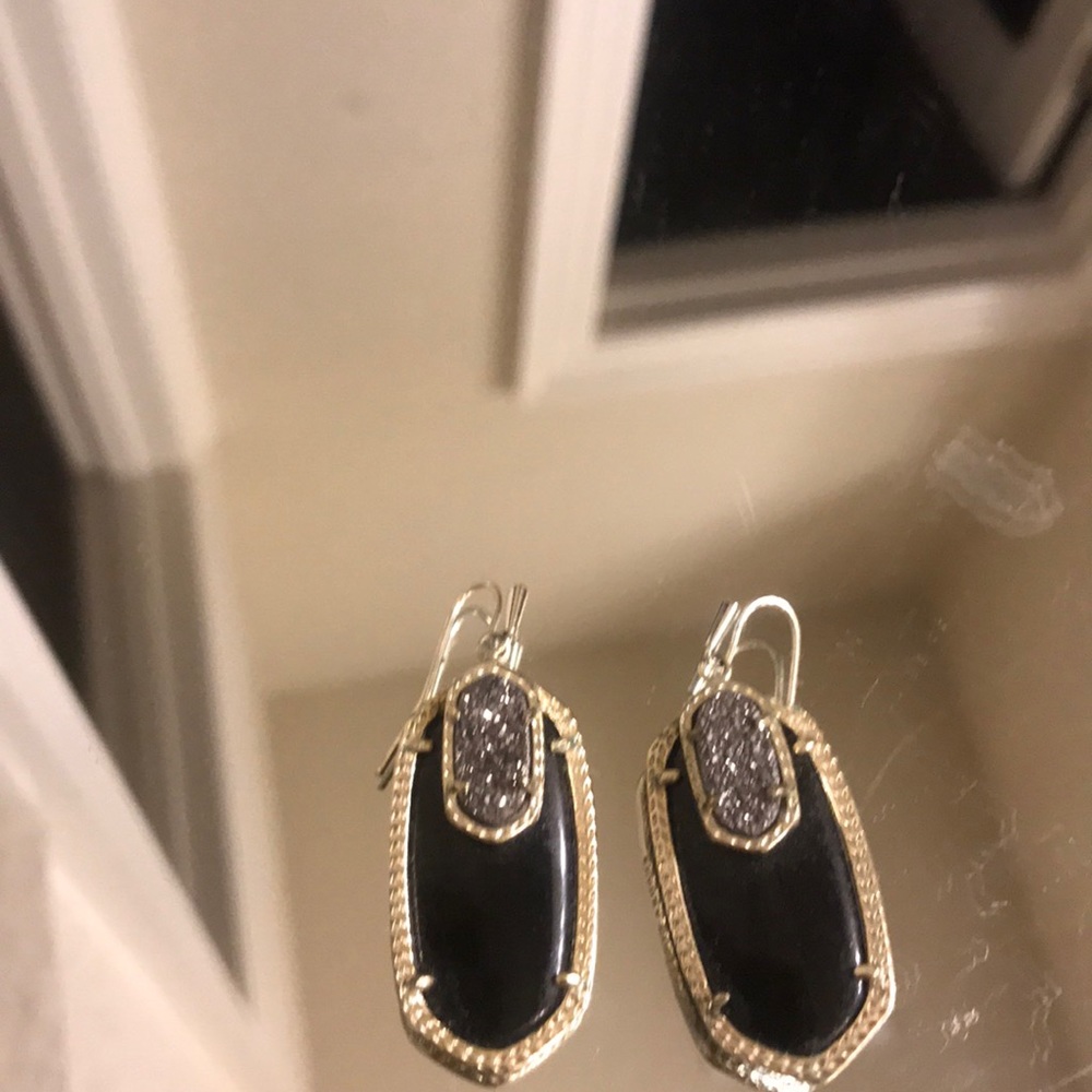 Black and drusy